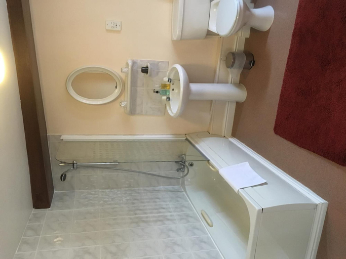 Bathroom 3, The Malt House, Gloucestershire