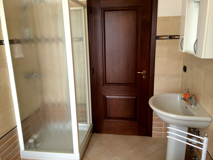 Bathroom 5, The Green GuestHouse, Cuneo