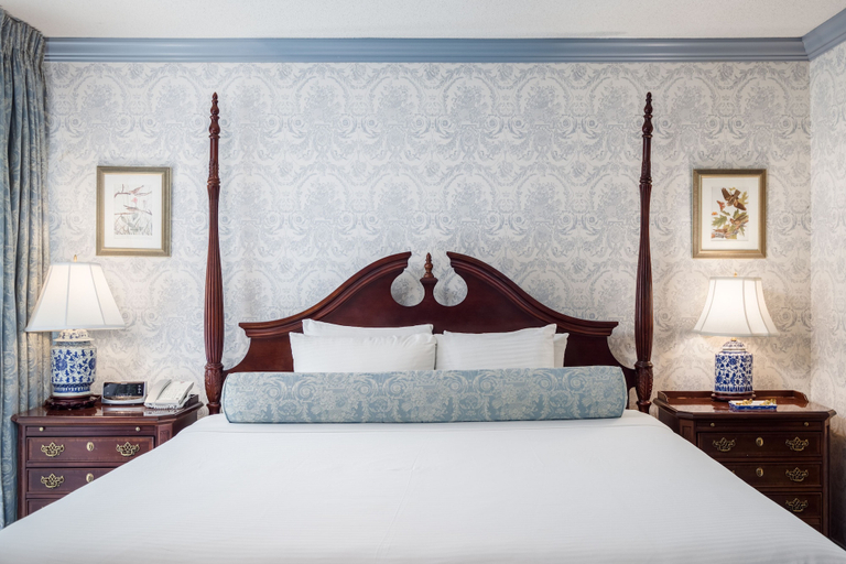 Bedroom 3, The Farmington Inn & Suites, Hartford