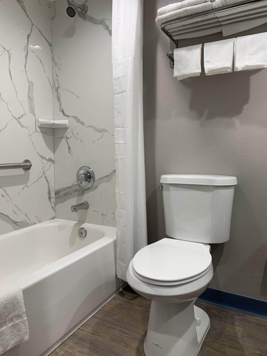 Bathroom 3, Motel 6 Bullhead City, AZ, Mohave