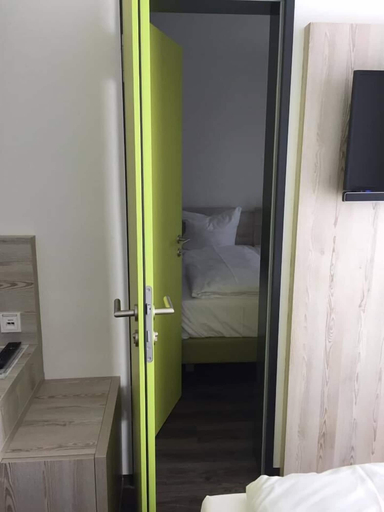 Bedroom 4, NOVINA Sleep Inn Herzogenaurach, Erlangen-Höchstadt