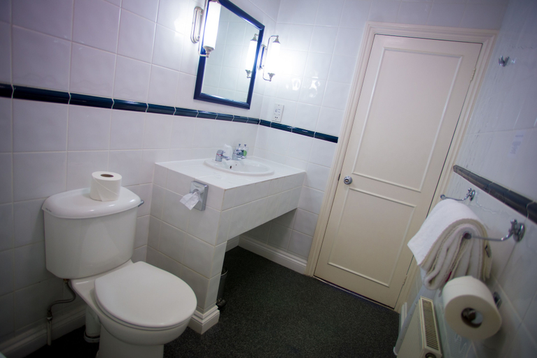 Bathroom 5, Mannings Hotel, Cornwall