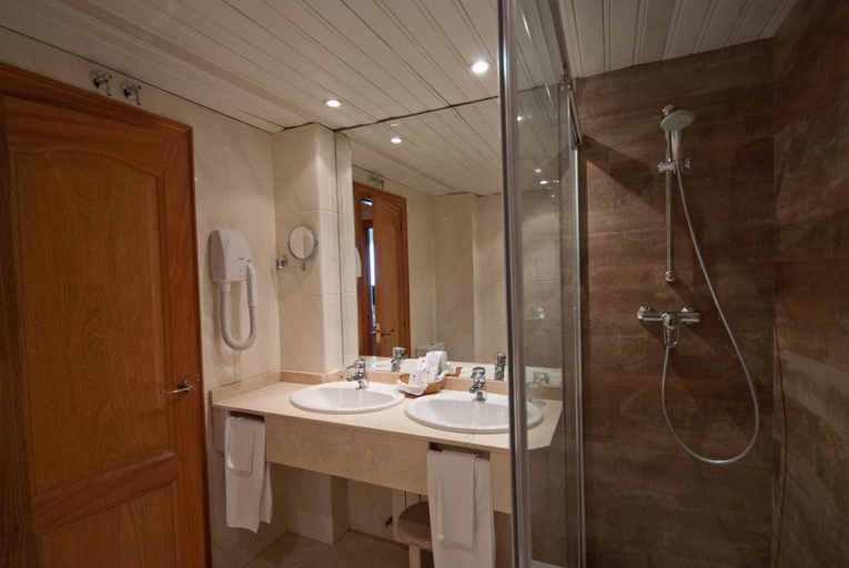 Bathroom 3, Hotel Hoyuela, Cantabria