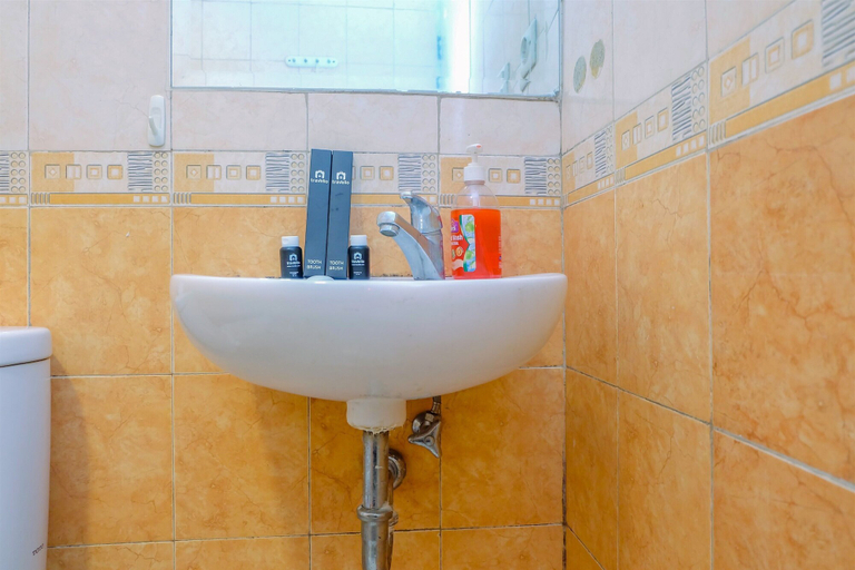 Bathroom 4, 2BR City Home Apartment, North Jakarta