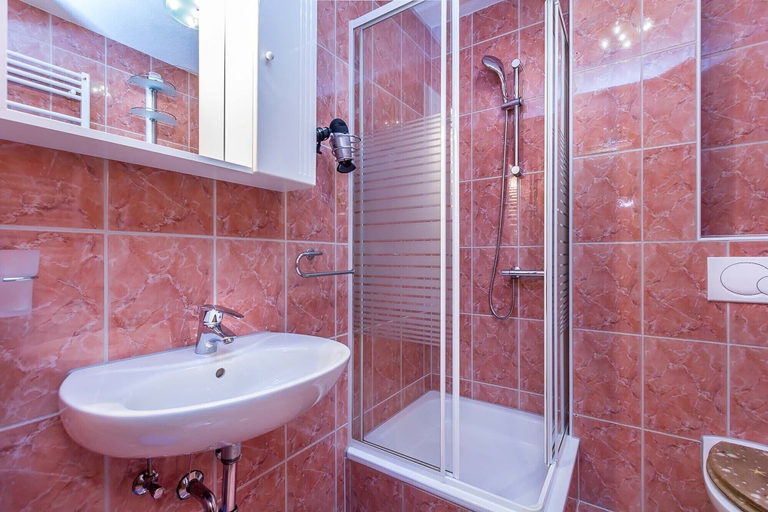 Bathroom 3, Apartment 1836, Pula