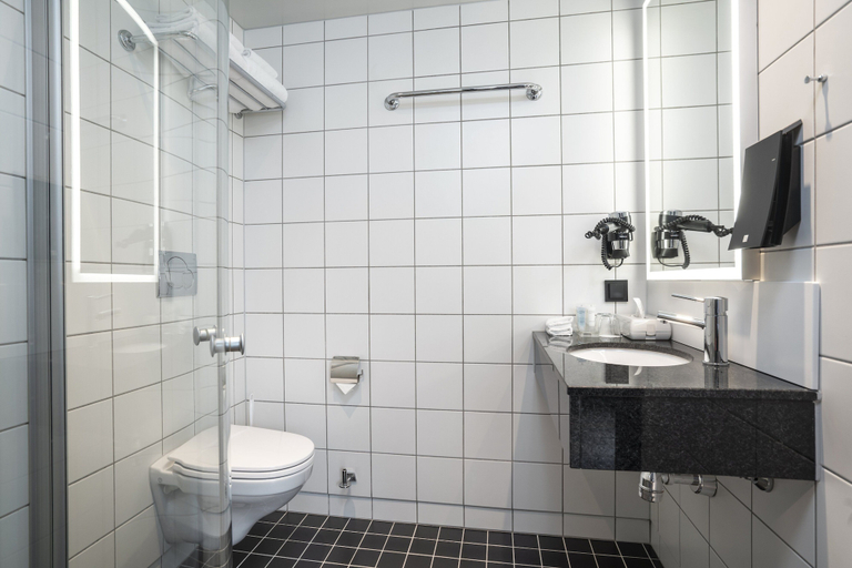 Bathroom 4, Thon Hotel Tromsø, Tromsø