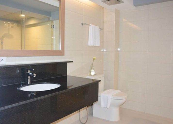 Bathroom 4, Commander Suites de Boracay, Malay