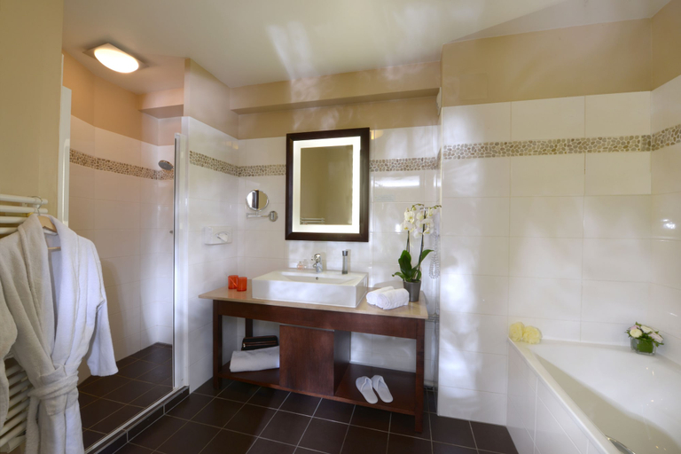 Bathroom 4, Hôtel de Berny, Hauts-de-Seine