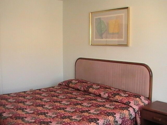 Bedroom 5, Hometown Inn Galion, Crawford