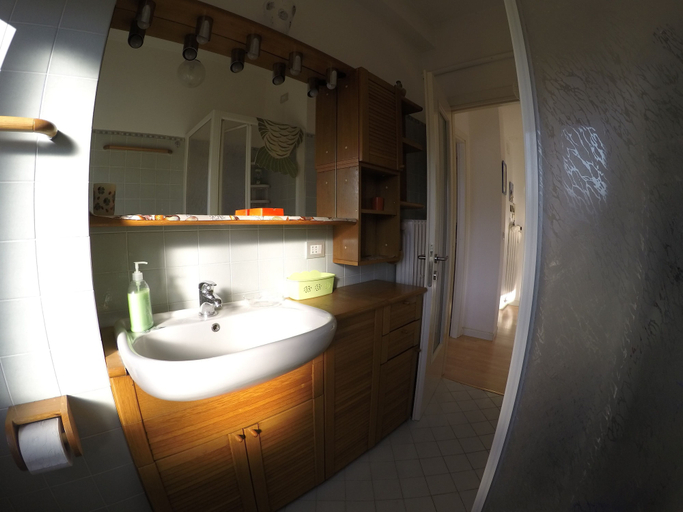 Bathroom 5, Rossetti 8, Genova
