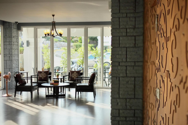 Food & Drinks 5, Samkong Place, Phuket Island