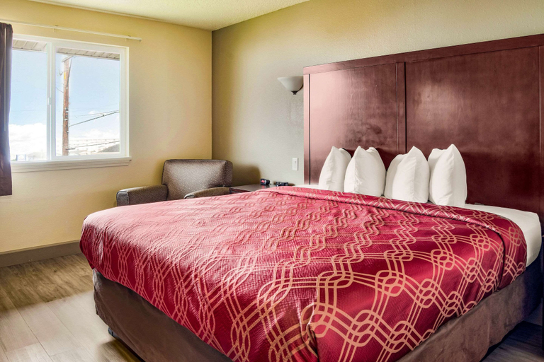 Bedroom 3, Econo Lodge Newport, Lincoln