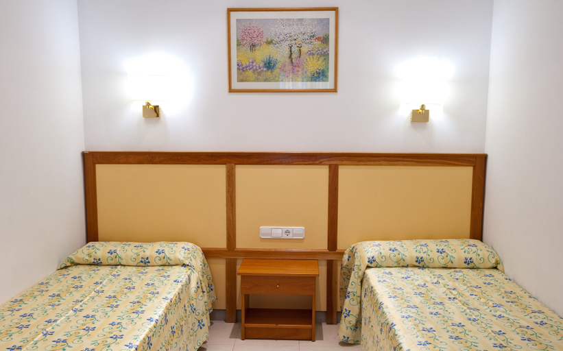 Bedroom 2, Apartamentos Royal, Girona