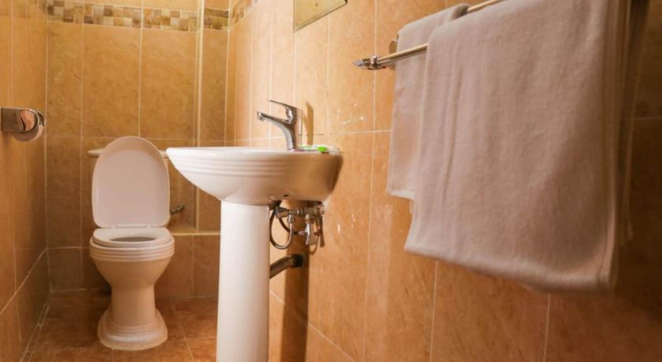 Bathroom 3, Skyward Mua Hotel, Machakos Town