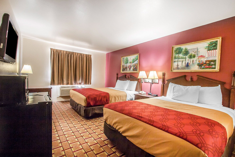 Bedroom 3, Econo Lodge Dexter, Stoddard