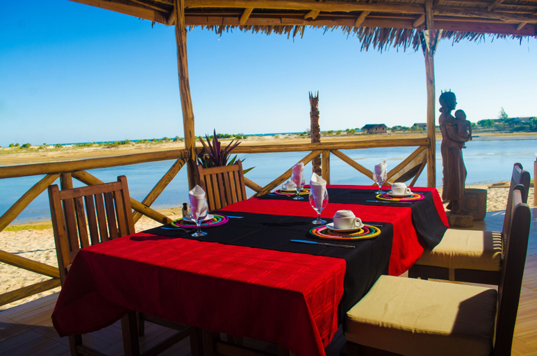 Food & Drinks 4, Belo Beach, Menabe
