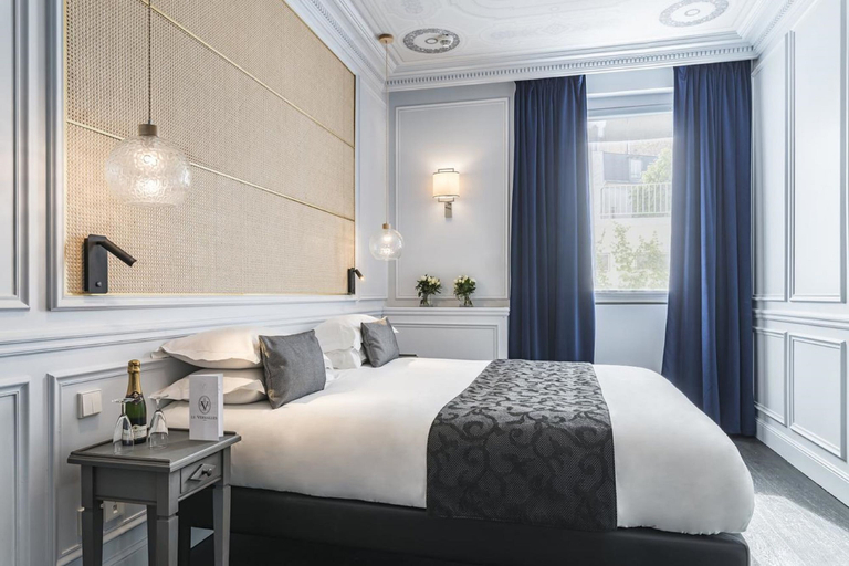 Bedroom 2, Hotel Le Versailles, Yvelines