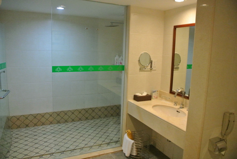 Bathroom 4, HNA Business Hotel Downtown HaiKou, Haikou