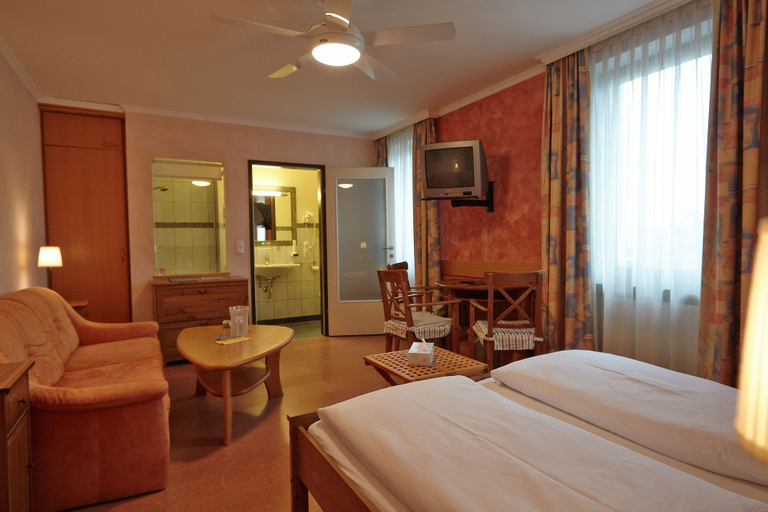 Bedroom 3, Itzlinger Hof Hotel, Salzburg