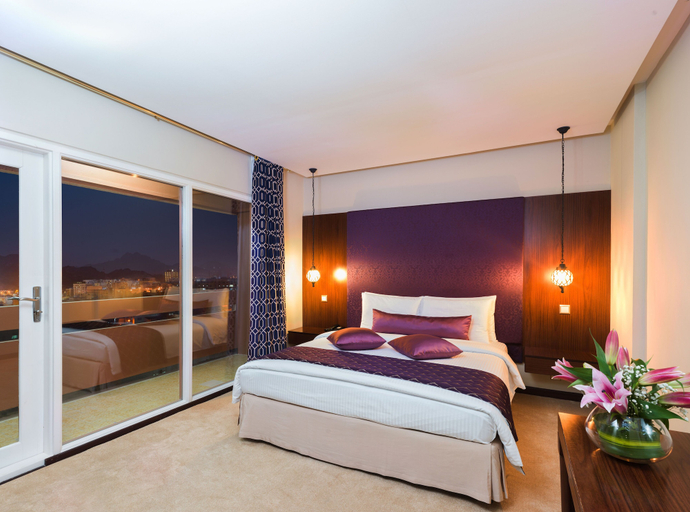 Bedroom 3, Al Falaj Hotel, Muttrah