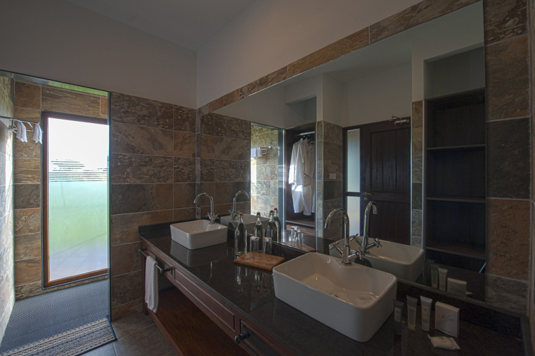 Bathroom 3, Serengeti Sametu Camp, Serengeti