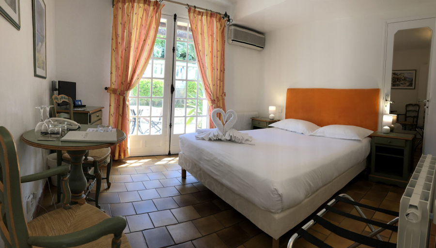 Bedroom 3, Le Jas Neuf, Var