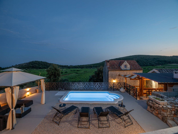 Others 5, Stone House Prapatna, Smokvica