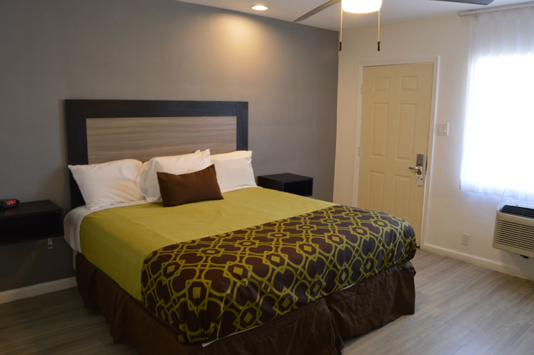 Bedroom 4, Musicland Hotel, Riverside