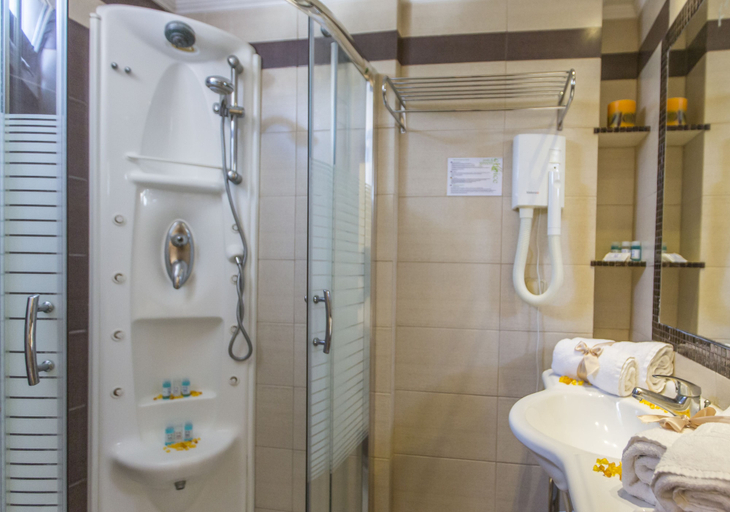 Bathroom 3, Hotel Tolo, Peloponnese