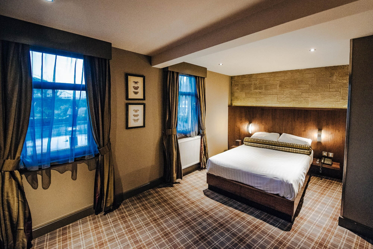 Bedroom 2, The Lynnhurst Hotel, Renfrewshire
