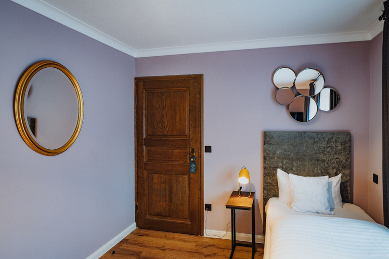 Bedroom 4, Antik-Hotel Eichenhof, Lippe