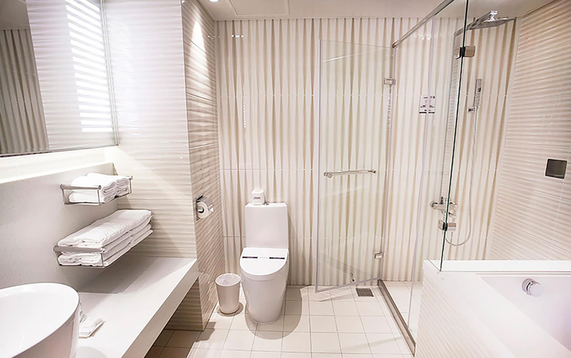 Bathroom 5, Royal Group Hotel Minghua Branch, Kaohsiung