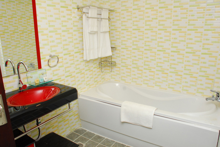 Bathroom 5, Imperial Resort Beach Hotel, Entebbe