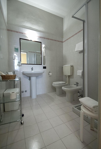 Bathroom 4, Locanda Borgonuovo, Ferrara