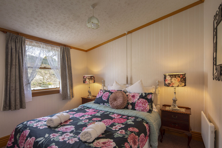 Bedroom 3, Settlers Cottage Motel, Queenstown-Lakes
