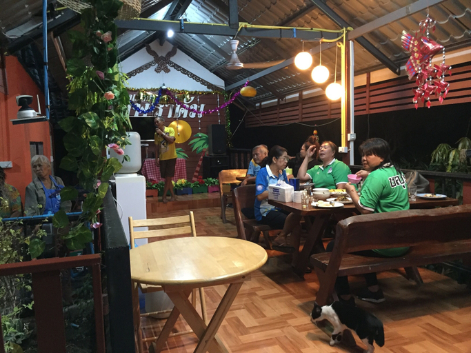 Food & Drinks 5, Bussaracum Hotel, Tha Muang