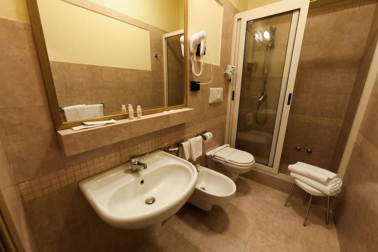 Bathroom 3, Rifugio Sapienza, Catania