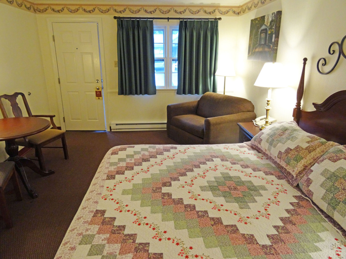 Bedroom 3, Amish Country Motel, Lancaster