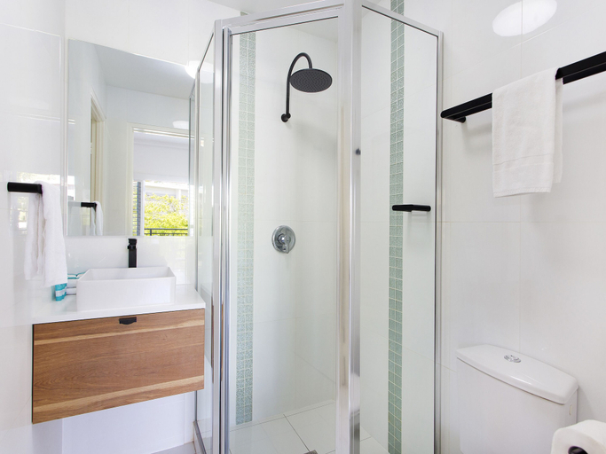 Bathroom 5, Rimini Holiday Apartments, Noosa - Noosa-Noosaville