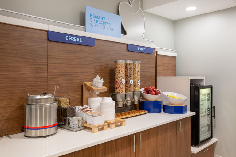 Food & Drinks 5, Holiday Inn Express Hotel & Suites Columbus by IHG, Platte