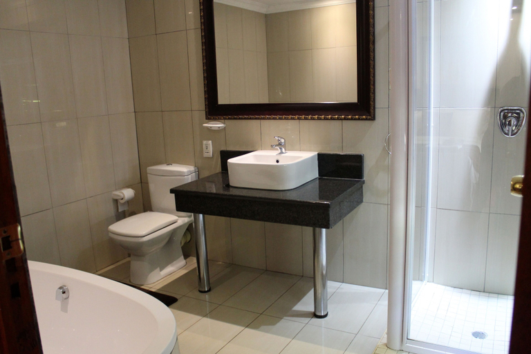 Bathroom 5, Prinshof Manor Guesthouse, City of Tshwane