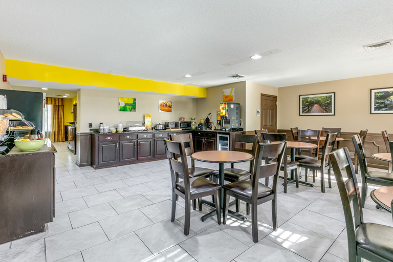 Food & Drinks 5, Quality Inn Johnson City I-26 exit 17, Washington