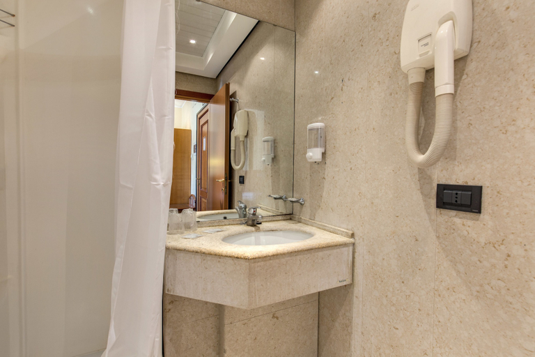 Bathroom 4, Hotel King, Roma