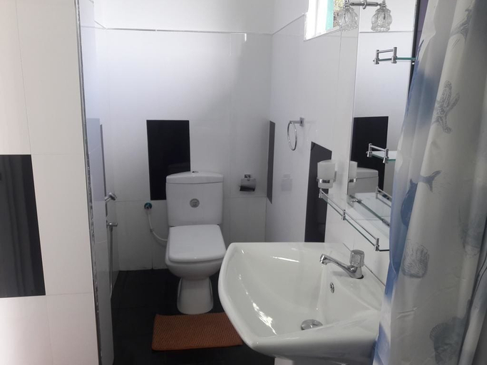 Bathroom, The Onex Paradise Ella, Ella