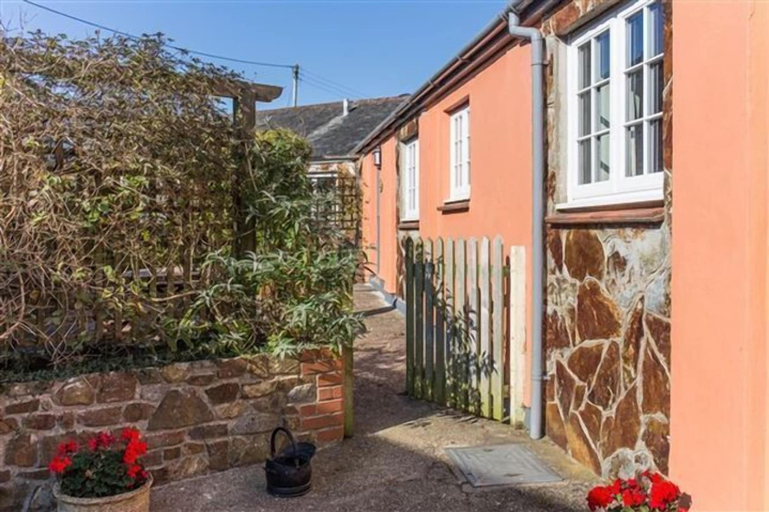 Exterior & Views 2, Cheristow Farm Cottages, Devon