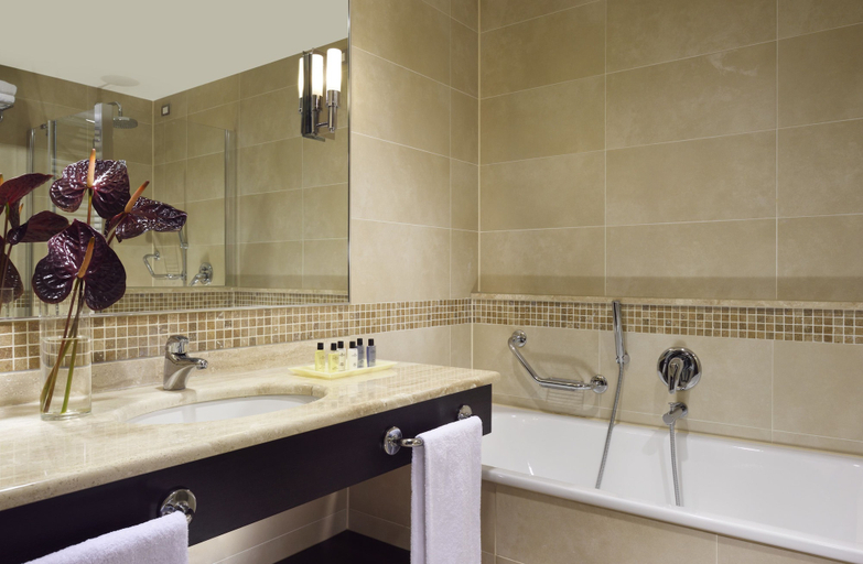 Bathroom 5, UNAHOTELS Varese, Varese