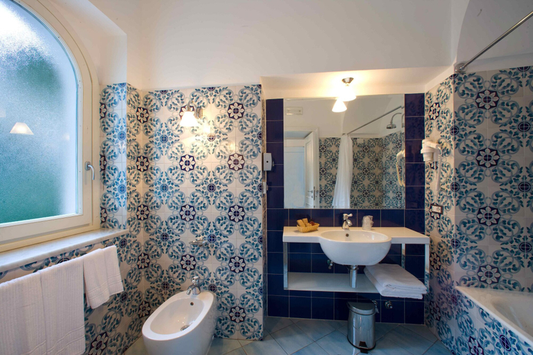 Bathroom 5, Palazzo Marzoli Resort, Salerno