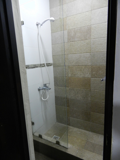 Bathroom 5, Hotel La Colonia, Distrito Nacional