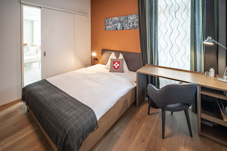Bedroom 2, Hotel Bären Am Bundesplatz, Bern