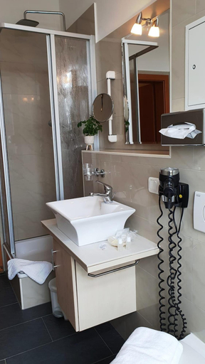 Bathroom 4, Hotel Atlas Halle, Halle (Saale)